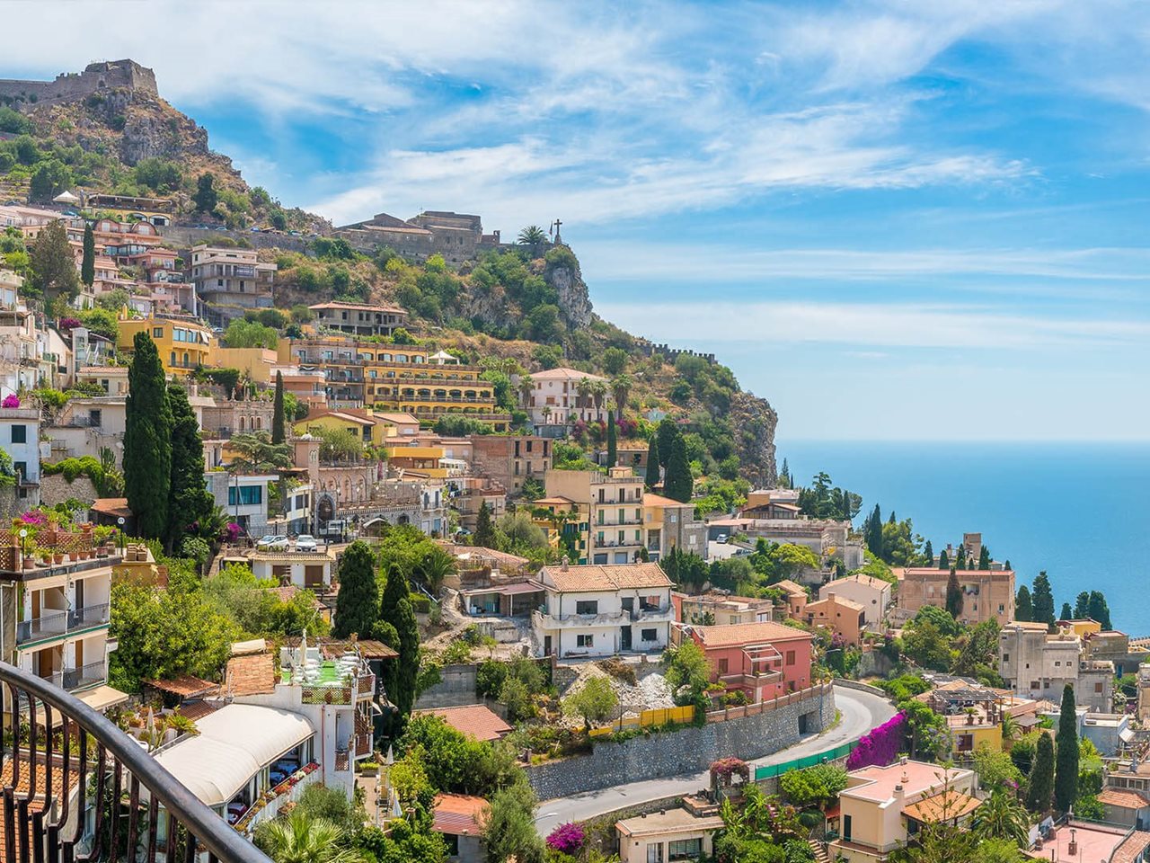 L italy. Флаг города Таормина в Италии. 19007-5 Таормина. Таормина мальчики. Taormina view.